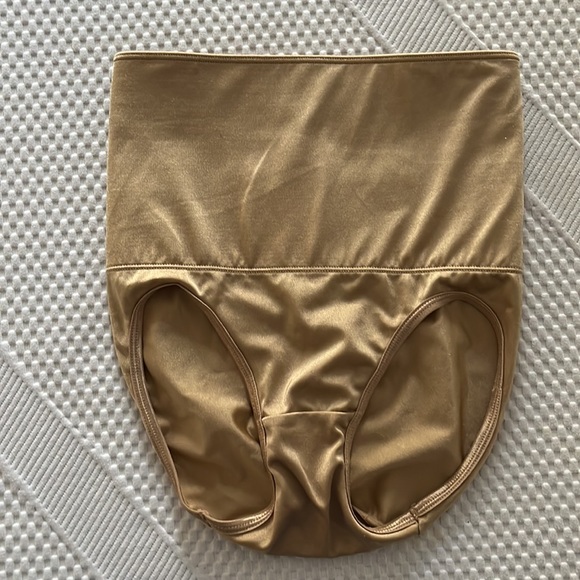 Shapewear bottom control - Picture 2 of 5